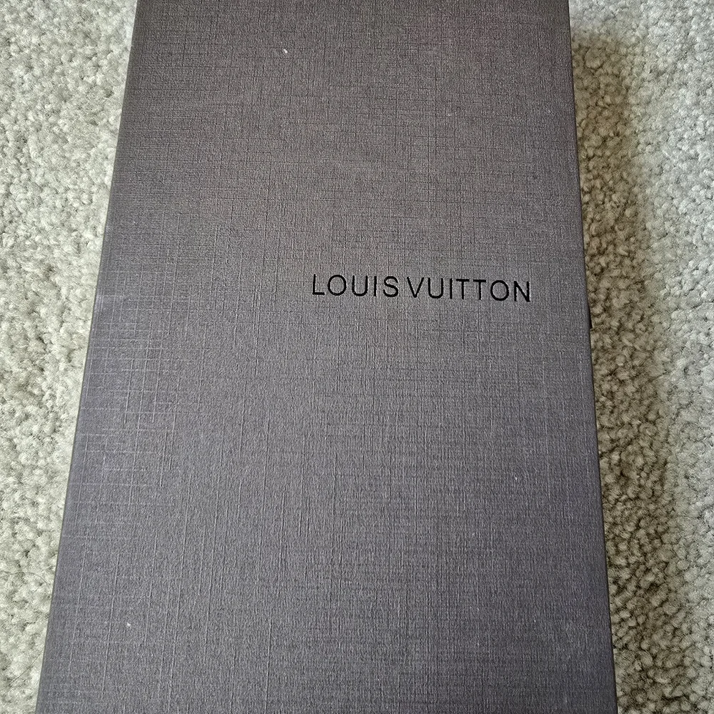 Louis Vuitton wallet empty box